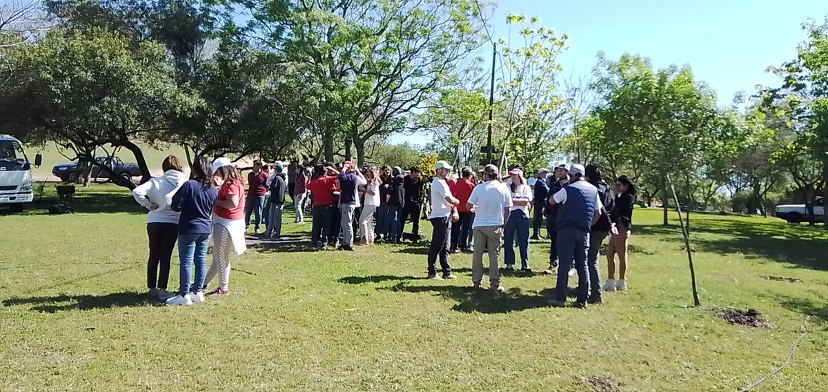 <a href="/red_ongs_amb/">Red Uruguaya de ONGs Ambientalistas</a>
Damos inicio a Plantaton 2022 en Meseta de Artigas, Chapicuy,Paysandu.
Agradeciendo a los alumnos de Escuela Agraria de Salto, Liceo Rural de Chapicuy, Municipio de Chapicuy, Intendencia de Paysandu e Interagrobial.