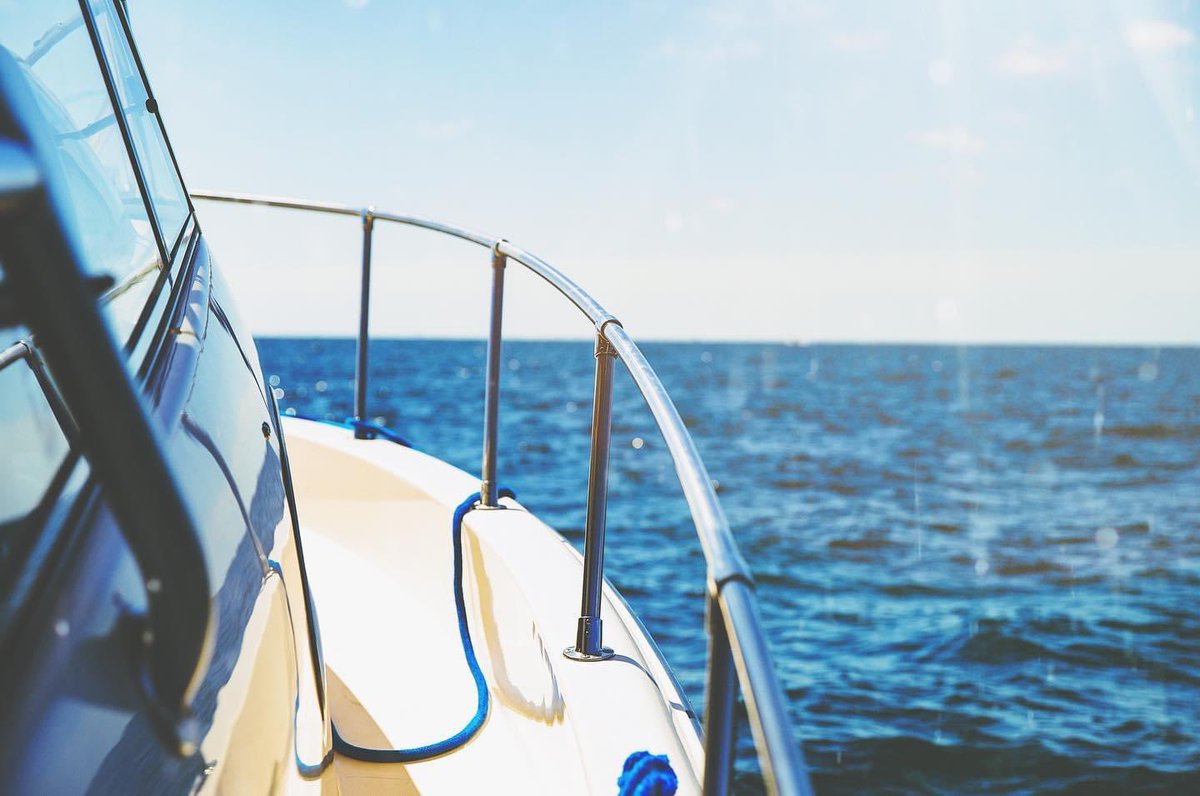 ShipStoreRI's tweet photo. Nothing beats these beautiful fall days in the Ocean State! No better place to be than on the water. 💙 https://t.co/qkqhRrWl5G