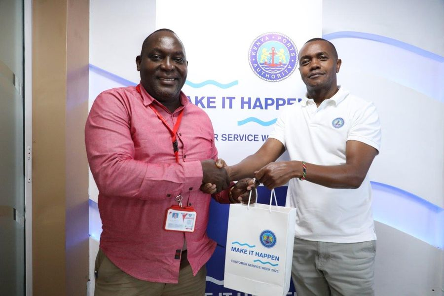 Kenya_Ports's tweet photo. A successful ending of #CustomerServiceWeek2022 with an engaging Friday stakeholder meeting.
We value your feedback as we continue to advocate for #customerinclusion.
Equally, our immense appreciation to the amazing team KPA that takes care of the needs of our stakeholders. https://t.co/IdHKteSAng