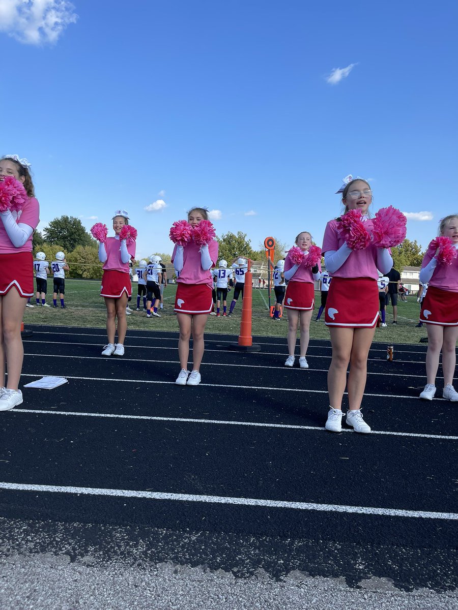 CheerSft's tweet photo. Today’s 8th grade game! Go Cyclones! #proudtobesft @sftcyclones https://t.co/Df4KmGRCKZ