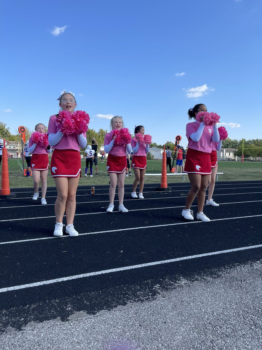 CheerSft's tweet photo. Today’s 8th grade game! Go Cyclones! #proudtobesft @sftcyclones https://t.co/Df4KmGRCKZ