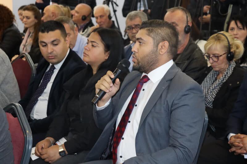 MPL_KS's tweet photo. Minister Krasniqi participates in the conference on allocation of resources of special benefit to communities, organized by PMO for Community Affairs, thus he mentioned in his speech some of challenges&amp;problems that Egyptian, Ashkali &amp;Roma communities face
https://t.co/nSkI6kaFxV https://t.co/M430KB4Wln