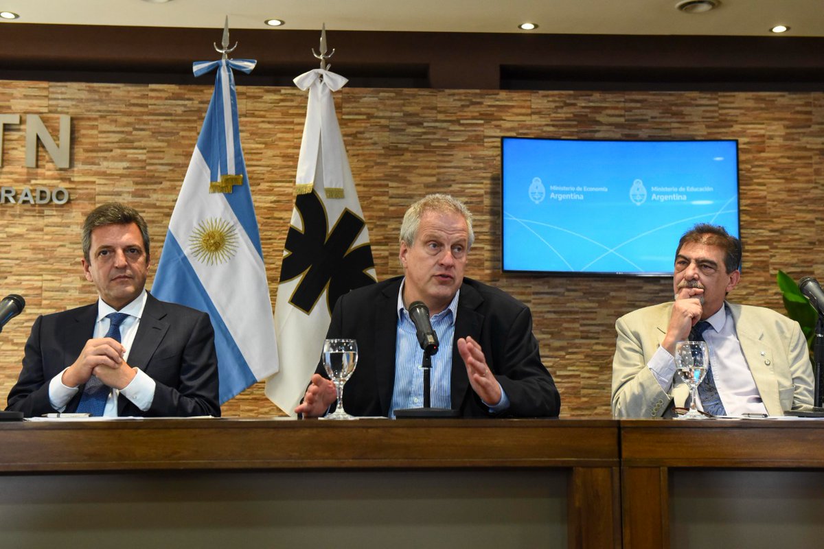 universihoy's tweet photo. 🔸#Perczyk y #Massa destacaron apoyo de las y los rectores de universidades al proyecto de #Presupuesto para 2023 

🔗+Info: https://t.co/G1XzVtz48G https://t.co/gAXnoD0jf5