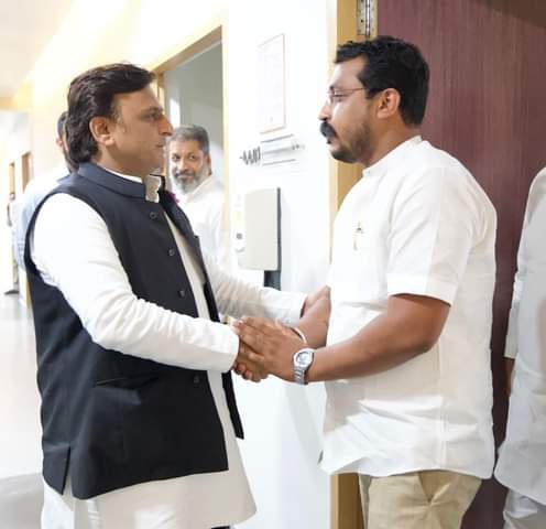 RahulDevAzad007's tweet photo. भीम आर्मी चीफ व आसपा राष्ट्रीय अध्यक्ष चंद्रशेखर आज़ाद जी पहुंचे मेदांता हॉस्पिटल सपा संरक्षक पूर्व मुख्यमंत्री मुलायम सिंह यादव जी को देखने अखिलेश यादव जी से मिलकर नेताजी का हालचाल जाना और उनके स्वास्थ्य लाभ की कामना की।

@BhimArmyChief @yadavakhilesh @ASP4UP @AzadSamajParty https://t.co/y7k8c0A6K8