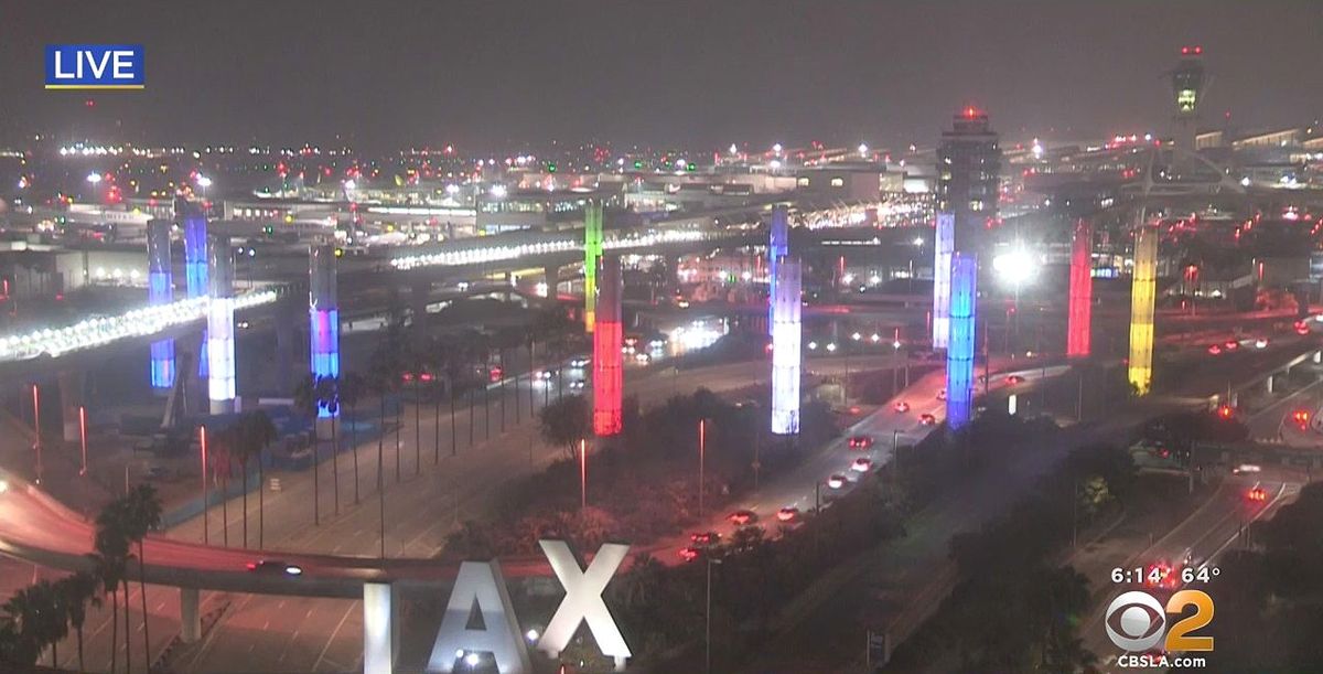 CBSLosAngeles's tweet photo. 🇵🇭🇵🇭 The pylons at LAX are lit up in the colors of the Philippine flag, as the city of Los Angeles kicks off Filipino American History Month events that include a proclamation honoring comedian JoKoy. https://t.co/ii8k2oiYDq