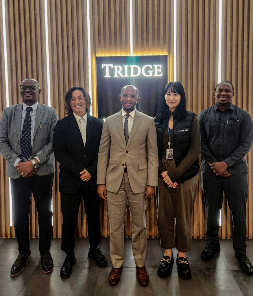 tonytogolani's tweet photo. Kipekee namshukuru @LinusNdongwe, Mtanzania anayefanya kazi katika kampuni ya Tridge inayojihusisha na ununuzi wa mazao duniani. Mwaka jana, Tridge wamenunua tani 12,000 za Korosho kutoka Tanzania. Jitihada zake zimenikutanisha na CEO Hoshik Shin na kufanya naye mazungumzo leo. https://t.co/pewOU0xTnz