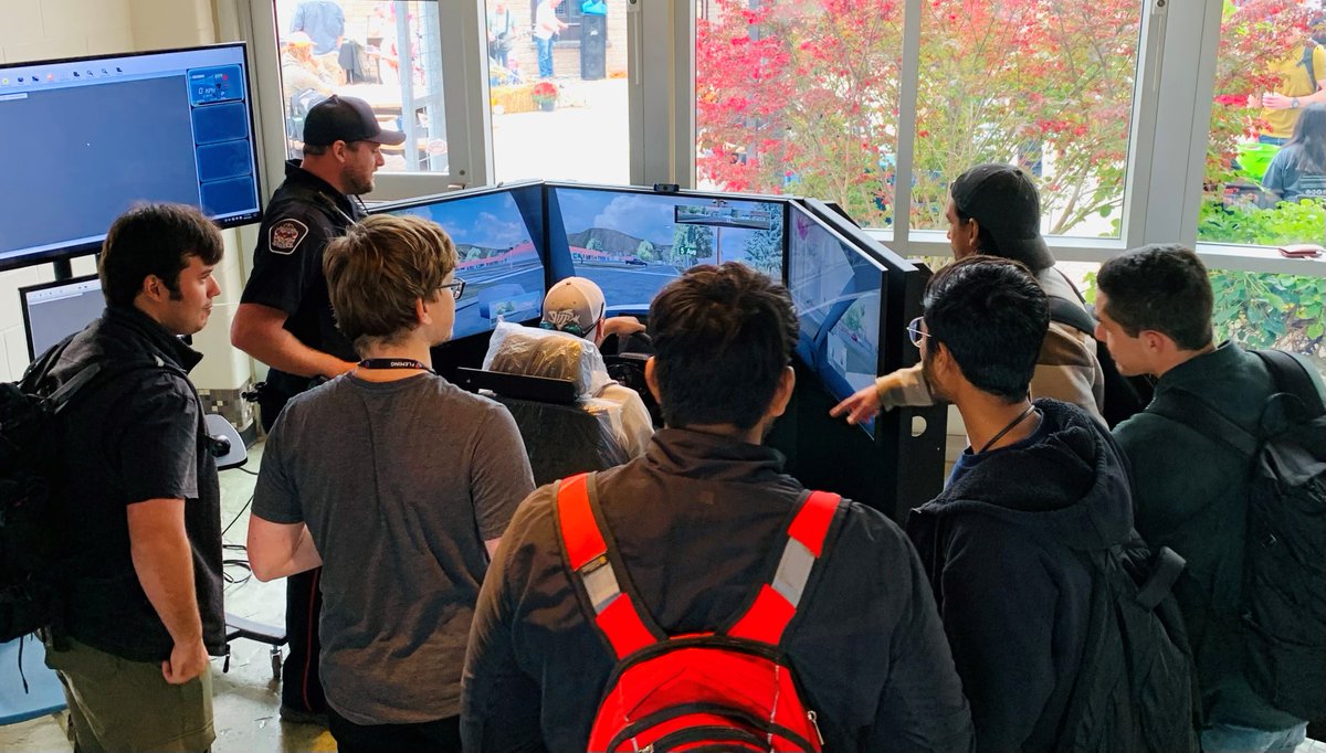 klpsmedia's tweet photo. Kawartha Lakes Police Community Response Unit attended the #StompOutStigma event held yesterday at @FlemingCollege Frost Campus. Great opportunity to break down barriers and promote better mental health understanding.
#communitysupport #mentalhealth #addictionawareness https://t.co/kdtXvOp4o0