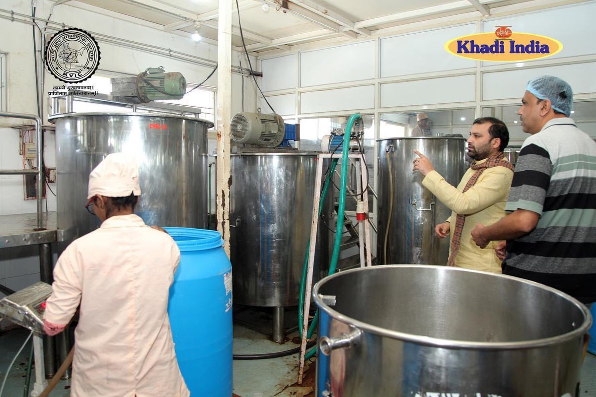 ManojGoelBJP's tweet photo. I visited and interacted with staff at #PMEGP #Khadi unit Vagad and REGP unit of Everyday herbal beauty care at #samakhiali, #Kutch.
Also had an impactful conversation on various matters related to #kvic and it's future endeavors. https://t.co/0VPh4wufJ6