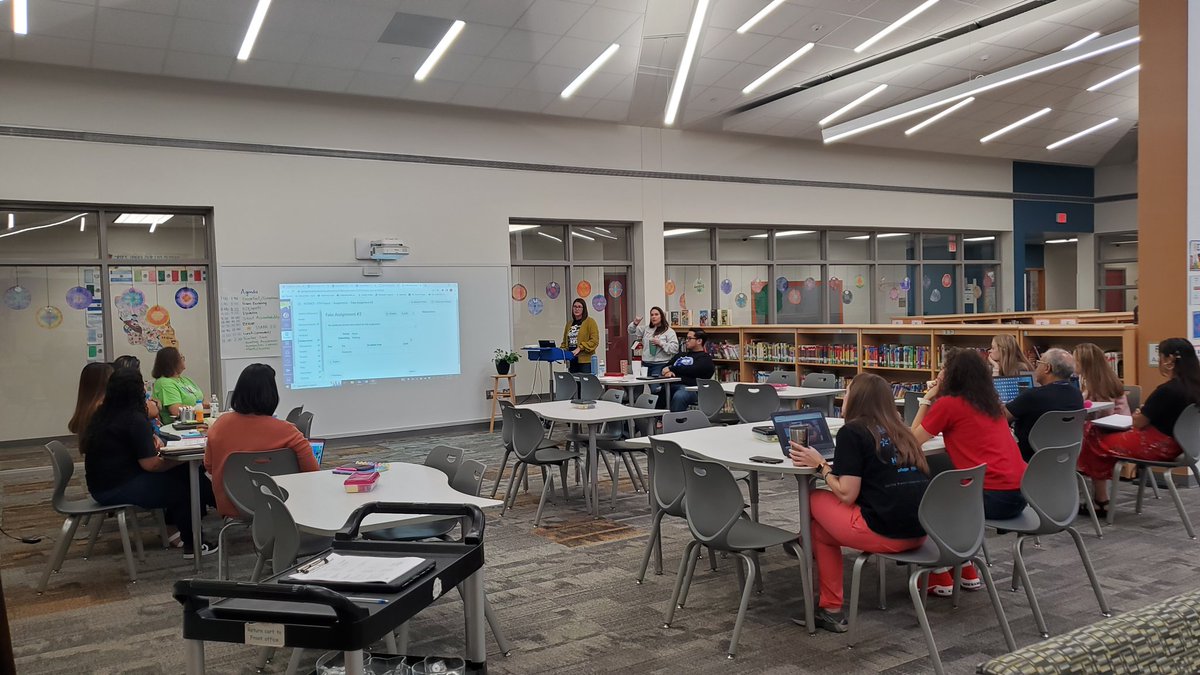 Buffalo_Creek1's tweet photo. Our #BCExperts, Mrs. Fuqua and Ms. Medrano, going over Canvas tips with our teachers. @SBISD @SBISDEdTech @erin_fuqua @Rosierose890 #professionaldevelopment #teacherslearntoo https://t.co/DHunXYgJmq