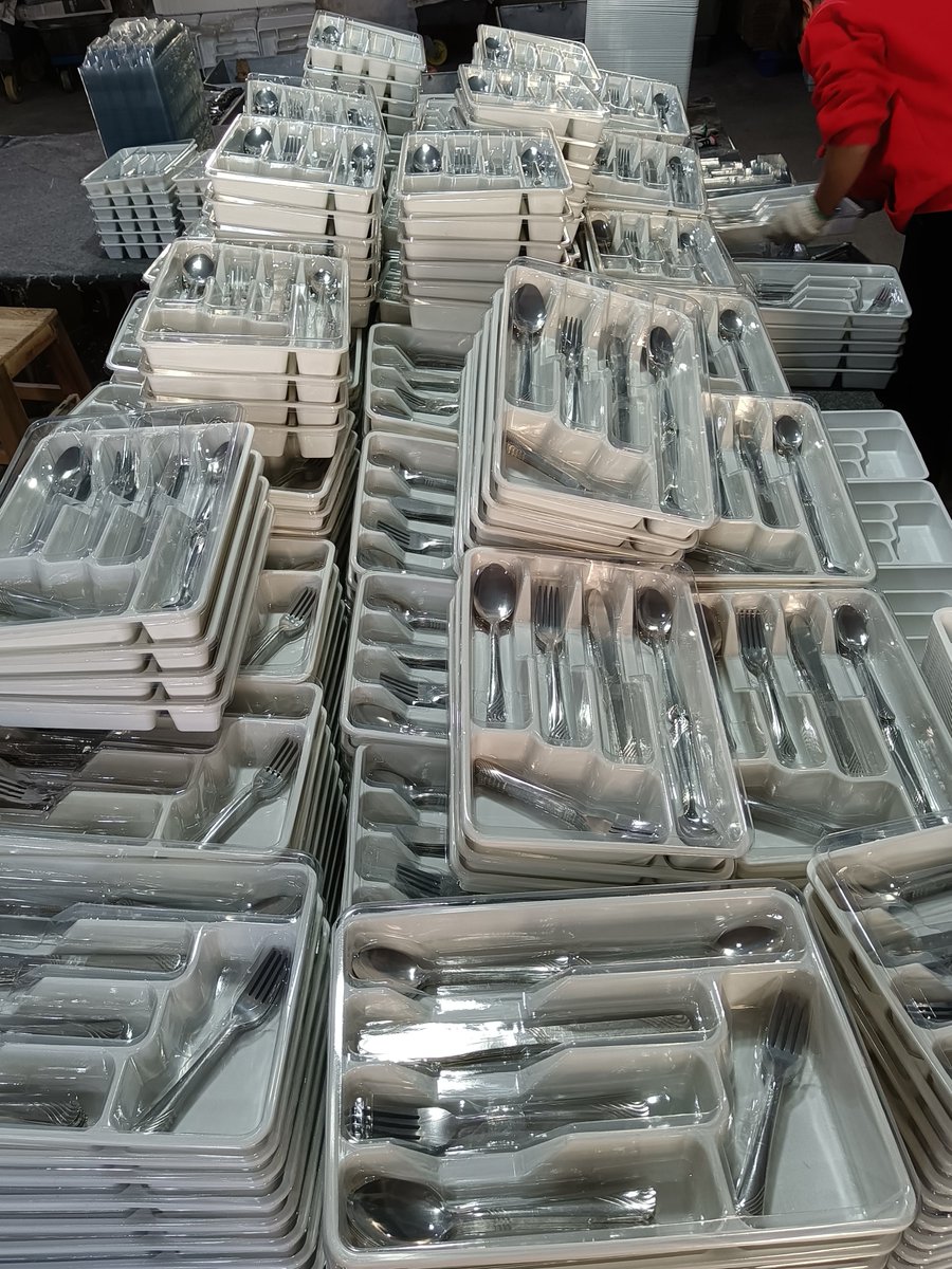 AlisaZhou88's tweet photo. Stainless flatware (Table &amp; Dessert Knives, Forks, Spoons, Tea Spoons .....) 
Stainless kitchen tools (Skimmer, Turner, Whisk .....)  
Stainless kitchen Knives (Chef, Butcher, Steak Knives .....)  
 
#stainlesssteel
#flatware
#dinnerware
#tableware https://t.co/wtnVDKSfQp