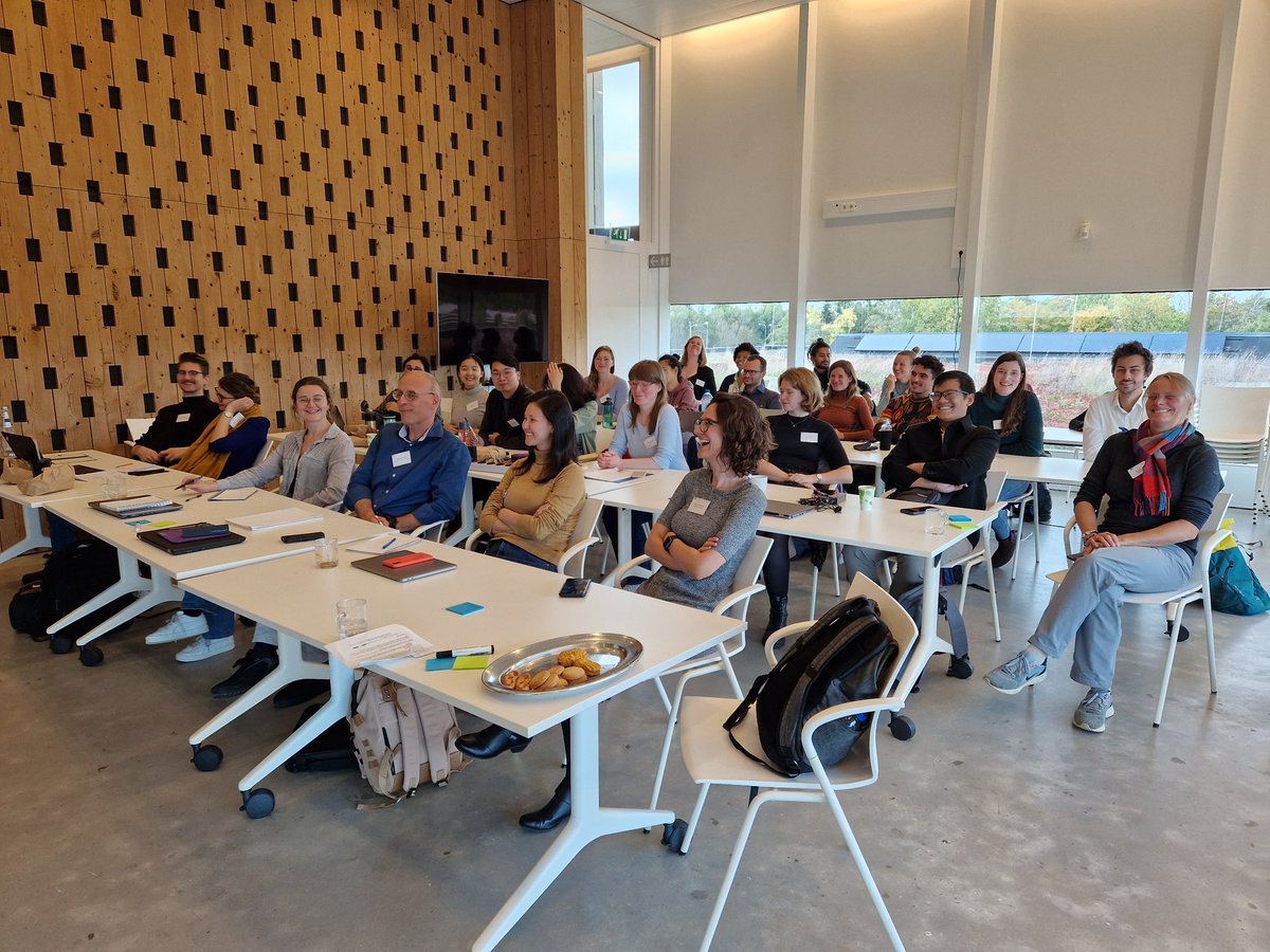 First NAVE (Nethelands Association of Virus Ecology) workshop going on. Great topics on visualization of sequencing data &amp; needs and expertise in viral bioinformatics &amp; now group discussion on impact of viruses on ecosystem functioning.