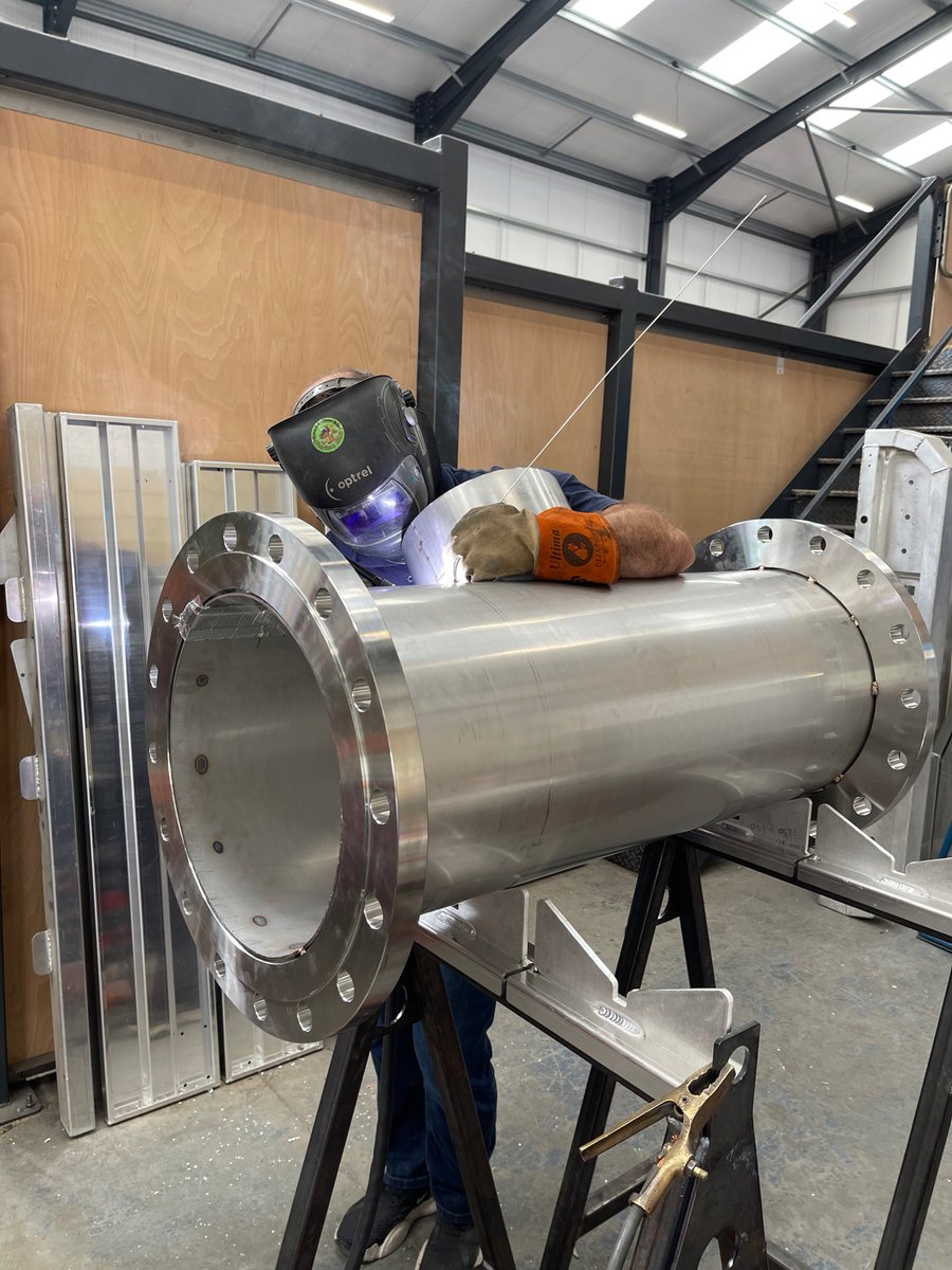 BSFL_UK's tweet photo. 16" x 10" PN16 Flanged tee to customers specification drawn, rolled, welded and dressed all in house by our workshop in Melksham.
#StainlessSteel #Hygienic #Pipework #ProcessPipework #welding #tigwelding #polishing #quality #ukmfg #iso9001 #Fabrication #Flanges #Tee #laser https://t.co/MaSXGCMkYg