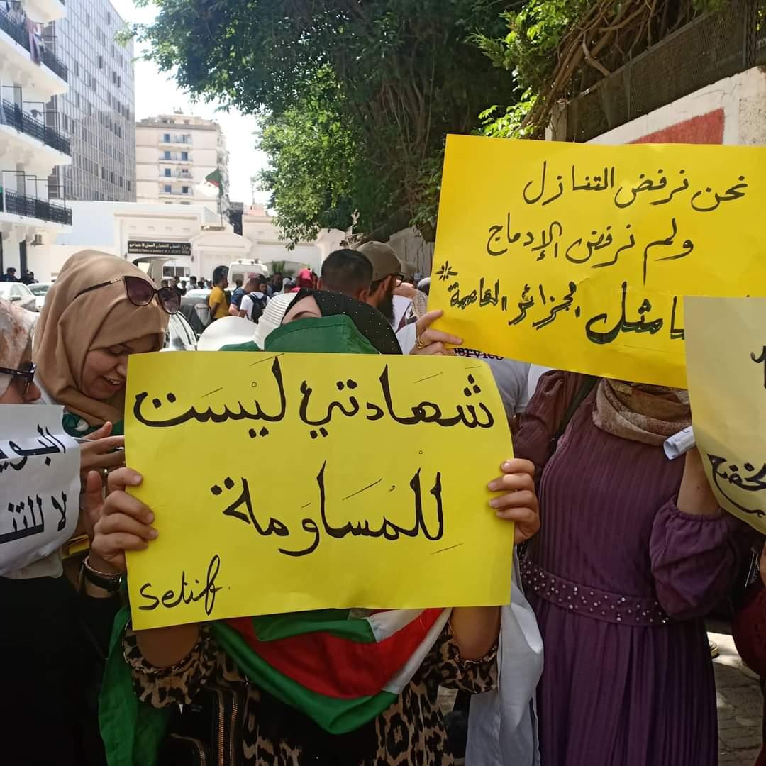 Rim20andalossi's tweet photo. بلاد قد قارة و ثروات تسيل لعاب الآخرين من بينها ثروة الشباب المهمش عمدا بعد التهميش أضافوا عليها الاذلال و الامتهان خاصة لحملة الشهادات و قالك الشباب هو مستقبل الجزائر اما اننا لسنا جزائريين أو اننا لا نستحق ان نعيش بكرامة في الجزائر #ادماج_دون_تنازل https://t.co/VBqY2SiEXw