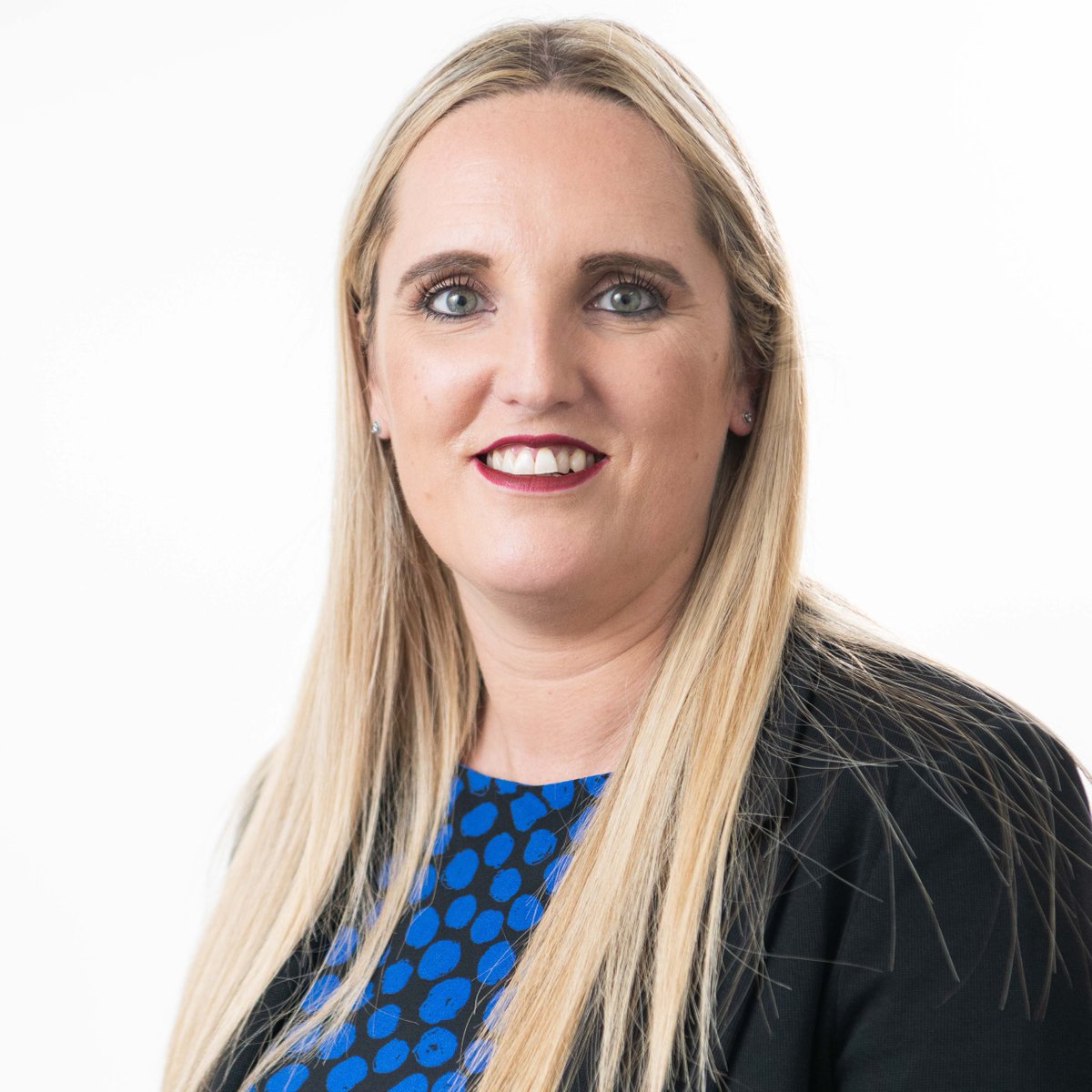Computacenter's tweet photo. Congratulations to Helen, our Head of Sales Campaigns and Frameworks, on being shortlisted for Sales Employee of the Year at the CRN UK Women &amp; Diversity in Channel Awards.

Meet Helen and find out what the nomination means to her in our short blog. 

https://t.co/0RqbeFsupT https://t.co/VWGZSW7Xft