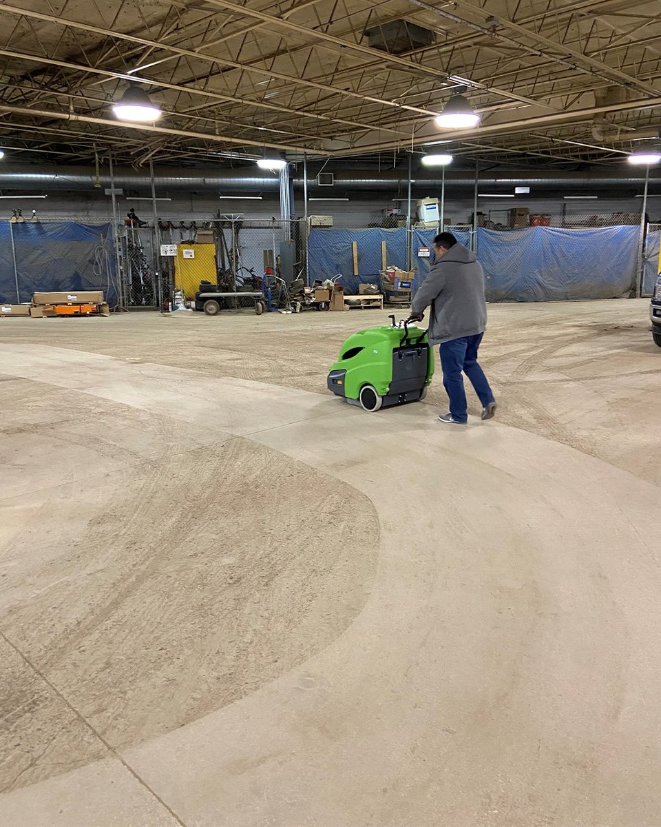 IPCEagle's tweet photo. Could you benefit from an increase in productivity when sweeping carpets and hardwood floors?

Walk-behind or Ride-on the IPC Eagle 512/512R vacuum sweeper. The choice is yours!

#IPCEagle #ipcworldwide #professionalcleaning #floorcare https://t.co/wRGtAQwtoR