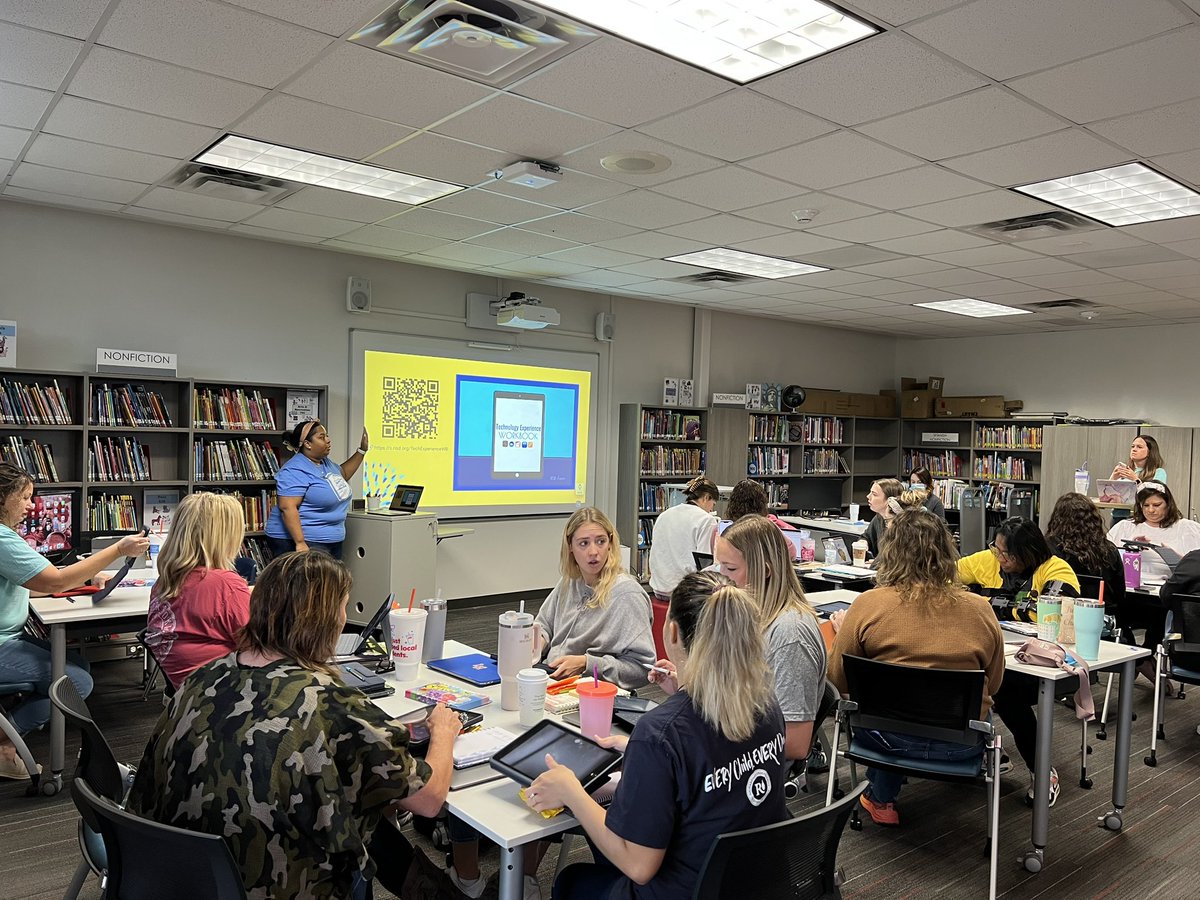 its_morgancave's tweet photo. This morning @tayloryourteach is leading @wildcatslhe through hands-on creation tasks, providing examples for how students can show what they know through #Clips #GarageBand and #Keynote #risdbelieves @RISDiTeam https://t.co/CL4UTwnLya