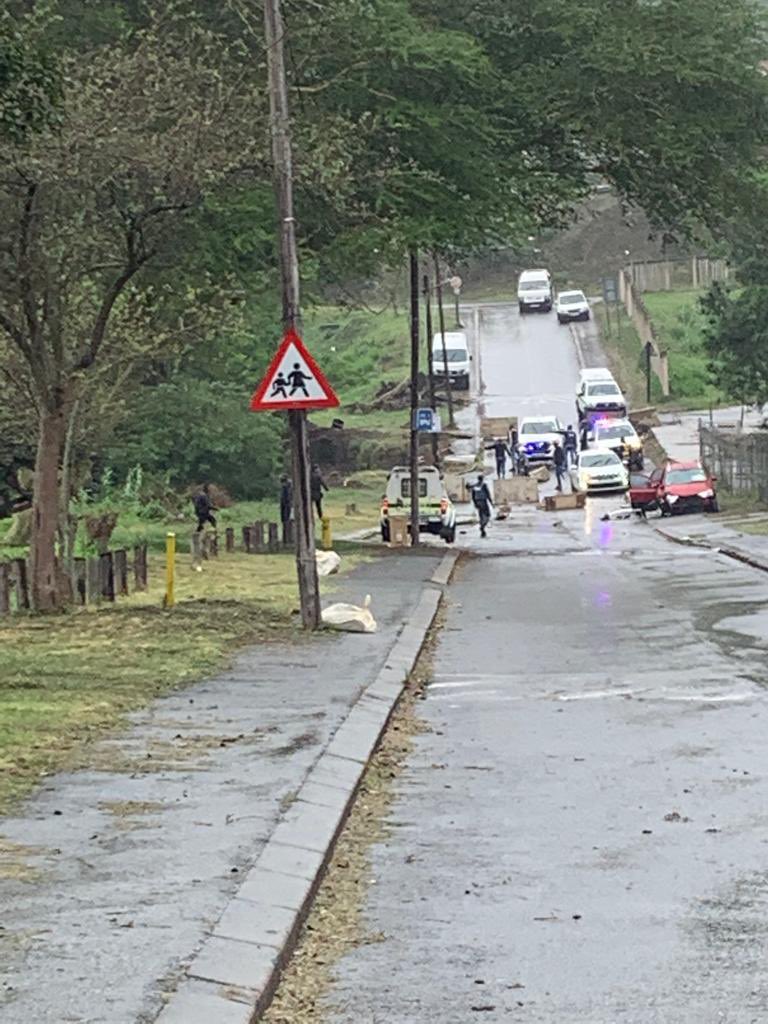 Sandyfierce_'s tweet photo. Two armed robbers were shot and killed during a high speed chase in Newlands East #Durban after robbing a courier vehicle on the M7 near Edwin Swales Drive and fleeing the scene @ECR_Newswatch 
Pictures : supplied https://t.co/GqQ9xsRhHn