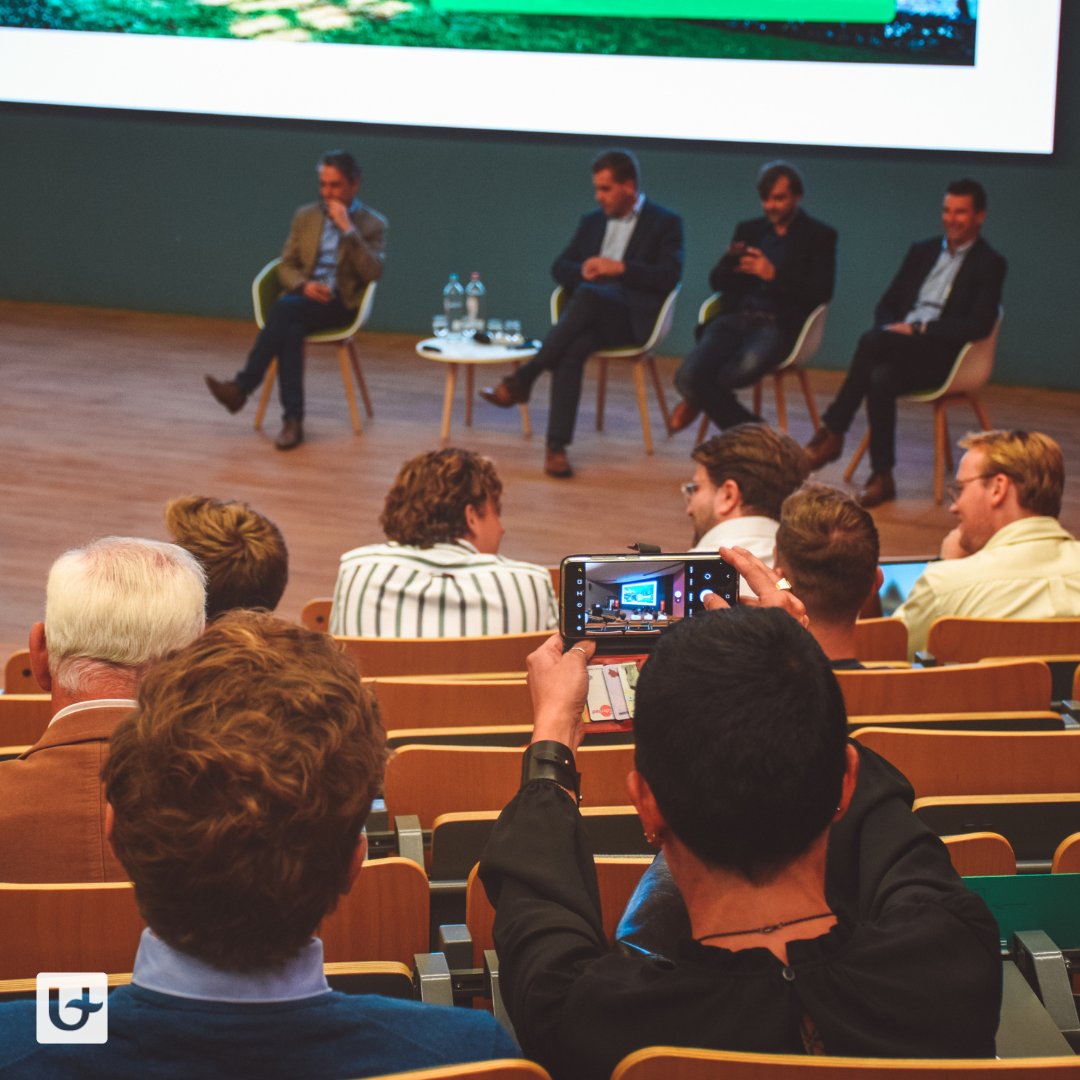 Never waste a good #crisis💥Yesterday, we welcomed alumni, professionals and students at our Business Update on #crisismanagement. Our four experts (@hmarynissen, <a href="/BertBrugghemans/">BB</a>, <a href="/StijnPieters/">Stijn Pieters</a> &amp; <a href="/EM_antw/">Bart Bruelemans</a>) talked about fires, floods and even zombie attacks.