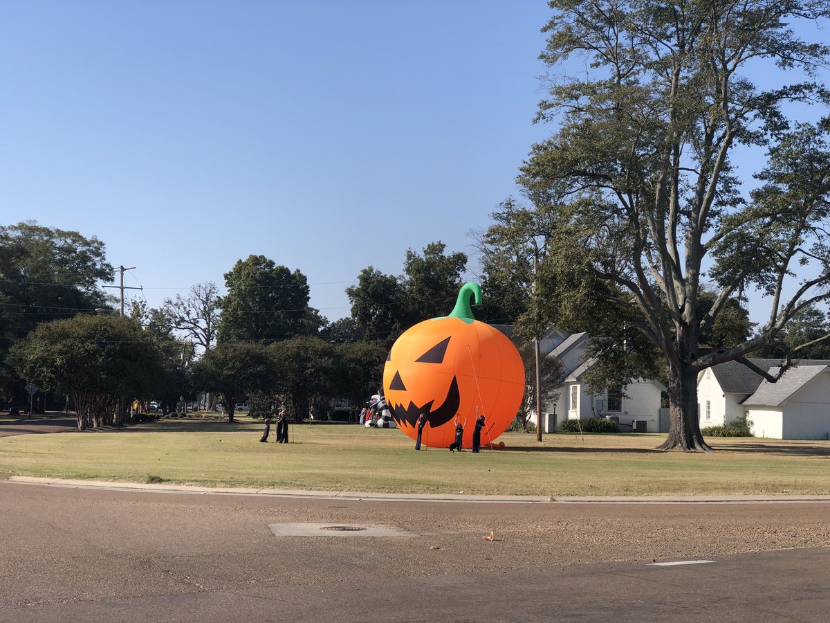 AshleyReneeWx's tweet photo. Itβs #spookyseason πππ§‘! I saw this yesterday in #RulevilleMS #mswx #mississippidelta #SunflowerCounty https://t.co/OJXWqI1Dv9