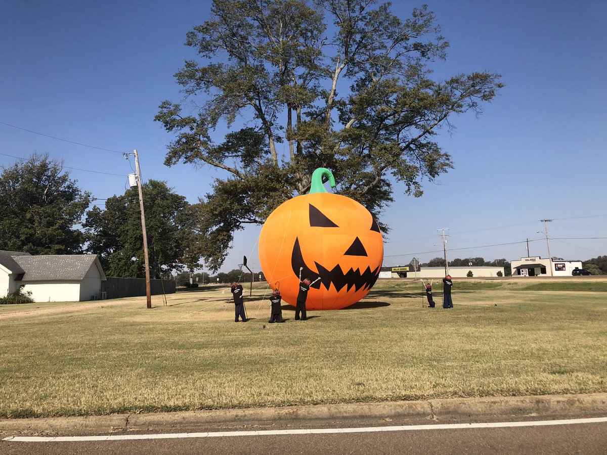 AshleyReneeWx's tweet photo. Itβs #spookyseason πππ§‘! I saw this yesterday in #RulevilleMS #mswx #mississippidelta #SunflowerCounty https://t.co/OJXWqI1Dv9