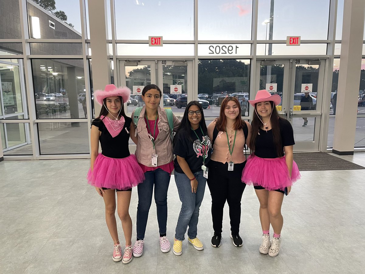 RamStuCo's tweet photo. This morning a couple of officers and wonderful student council members woke up early to pass out Pink Ribbons to raise awareness for Breast Cancer Awareness! An amazing start to a awesome Friday! 💗💗 https://t.co/aPmcJMiII1