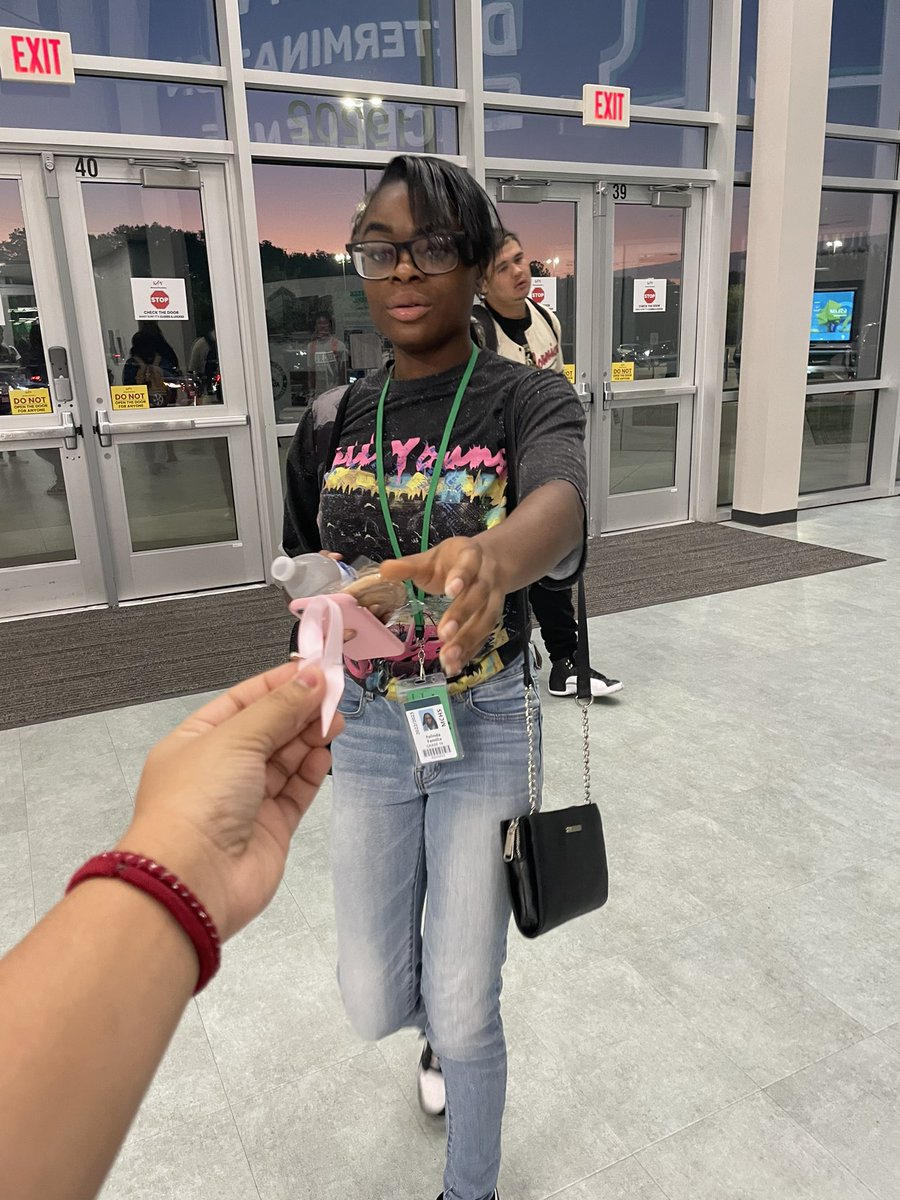 RamStuCo's tweet photo. This morning a couple of officers and wonderful student council members woke up early to pass out Pink Ribbons to raise awareness for Breast Cancer Awareness! An amazing start to a awesome Friday! 💗💗 https://t.co/aPmcJMiII1
