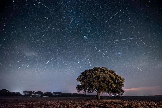 hauntedmagazine's tweet photo. Eyes to the skies tomorrow evening people and you might be able to spy some celestial fireworks as the Earth passes through a cloud of cometary dust. 
The Draconid meteor shower will peak in the afternoon but the best time to see it will be just after sunset. https://t.co/CkmCcfjDY5