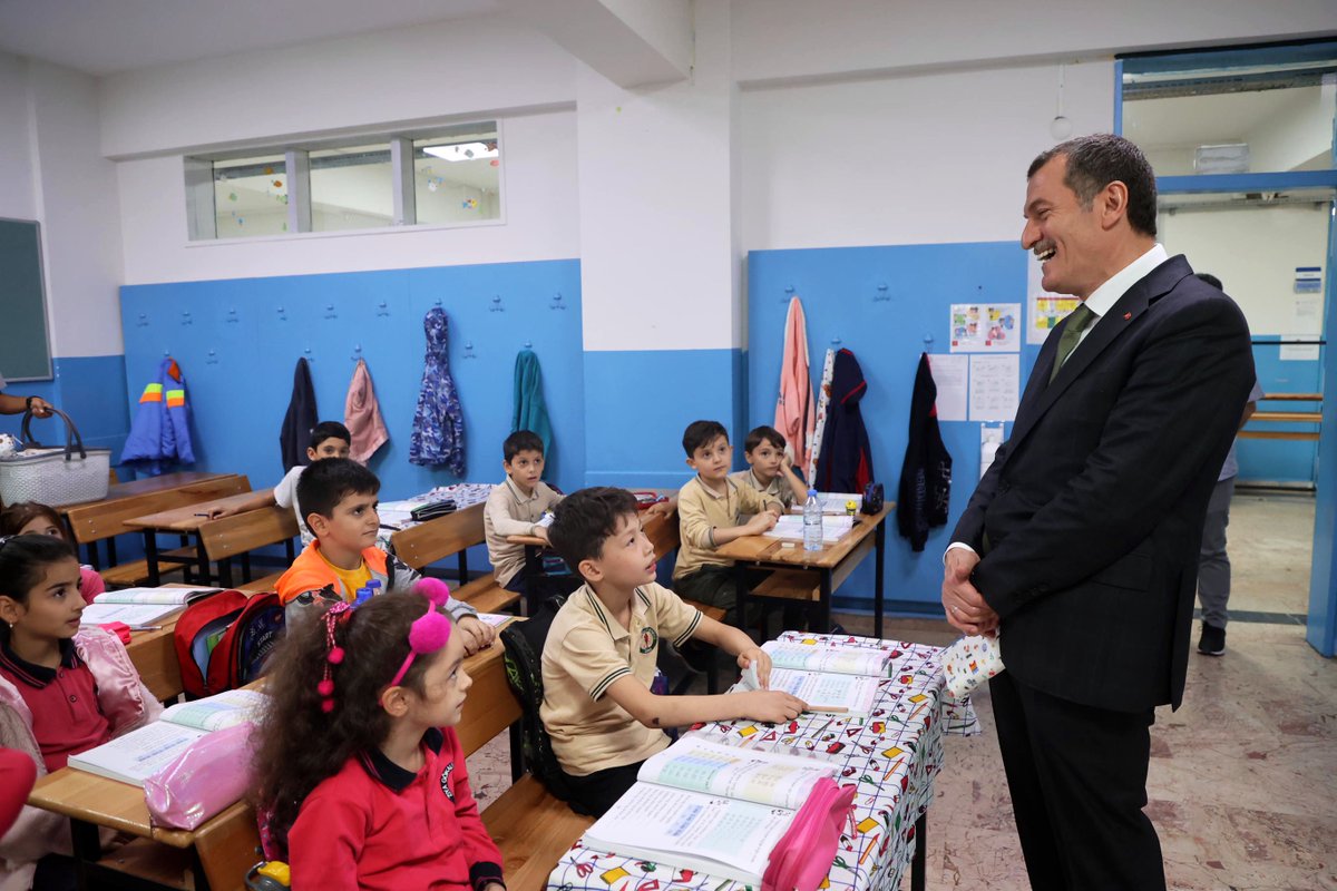omerrarisoy's tweet photo. Yıllardır ağaç yaşken öğrenmeleri için çalışıyoruz, hediyelerini veriyoruz.

Çünkü bu dişlere, bu gülüşlere iyi bakmaları çok önemli.

Şunların güzelliğine bakın, hayati bir mesele efendim:)

📍Ziya Gökalp İlkokulu https://t.co/0fYVT8jEyE