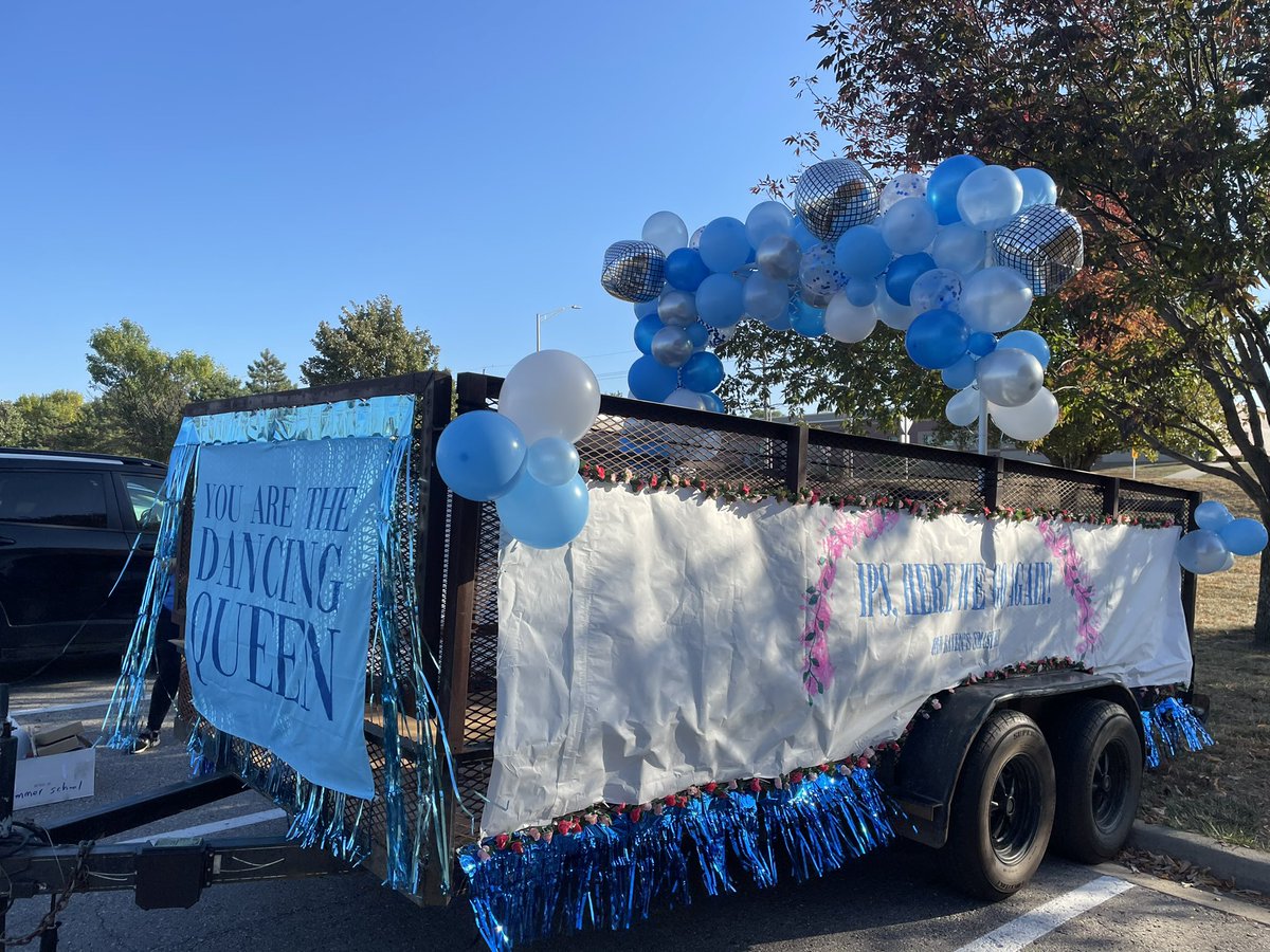 KkaestnerONW's tweet photo. Our IPS students worked so hard on their float this year, and we are so grateful for all who make this parade possible!!! So fun!! https://t.co/HPt4DUZiAp