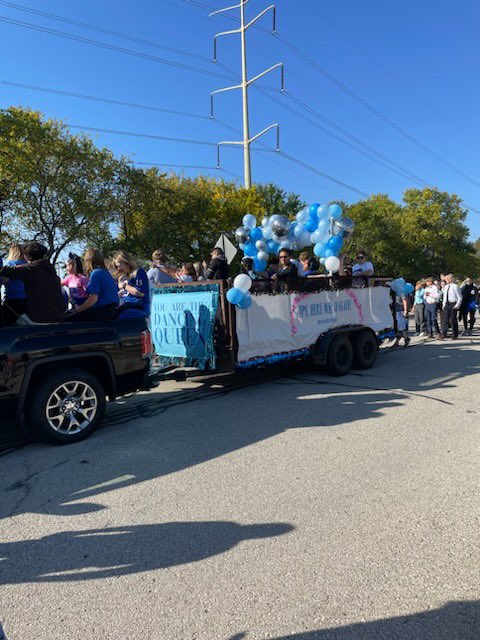 KkaestnerONW's tweet photo. Our IPS students worked so hard on their float this year, and we are so grateful for all who make this parade possible!!! So fun!! https://t.co/HPt4DUZiAp