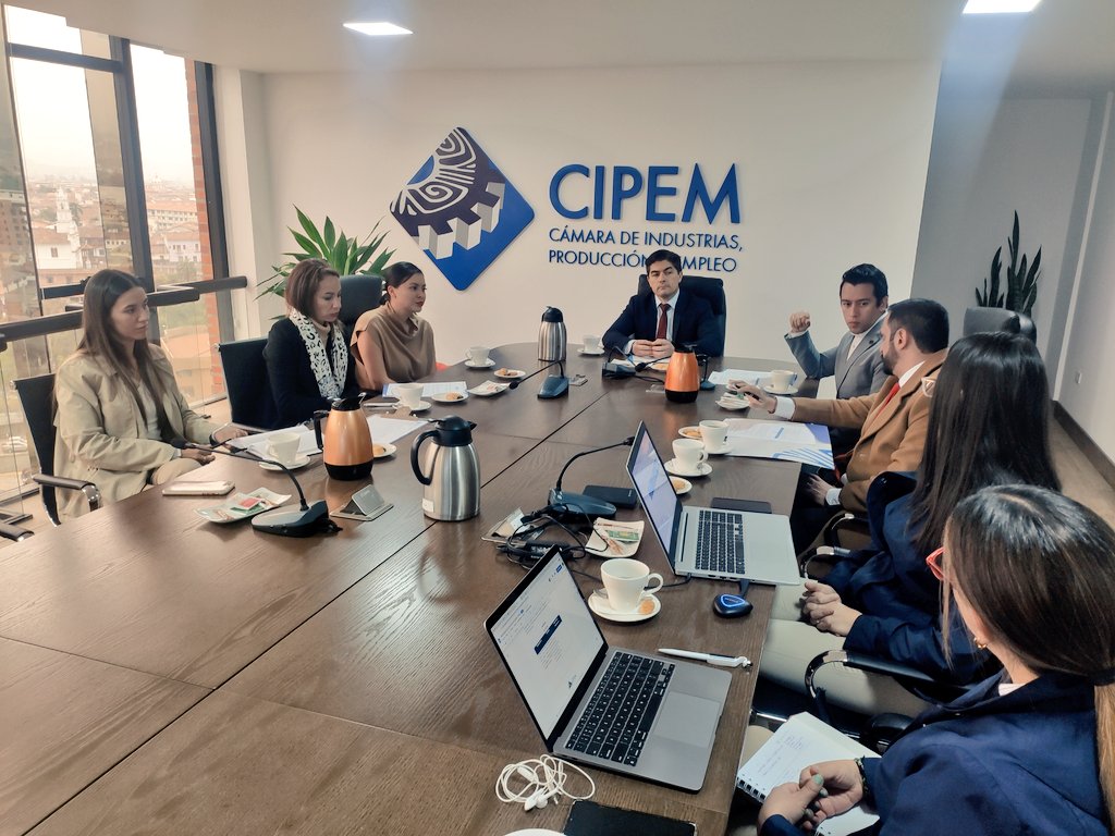 El sector turístico beneficia a todos los sectores de industria, comercio y a la ciudadanía en general que visita o vive en Cuenca y el Azuay; esta propuesta es co creada conjuntamente con las empresas de dicho sector pertenecientes al gremio...