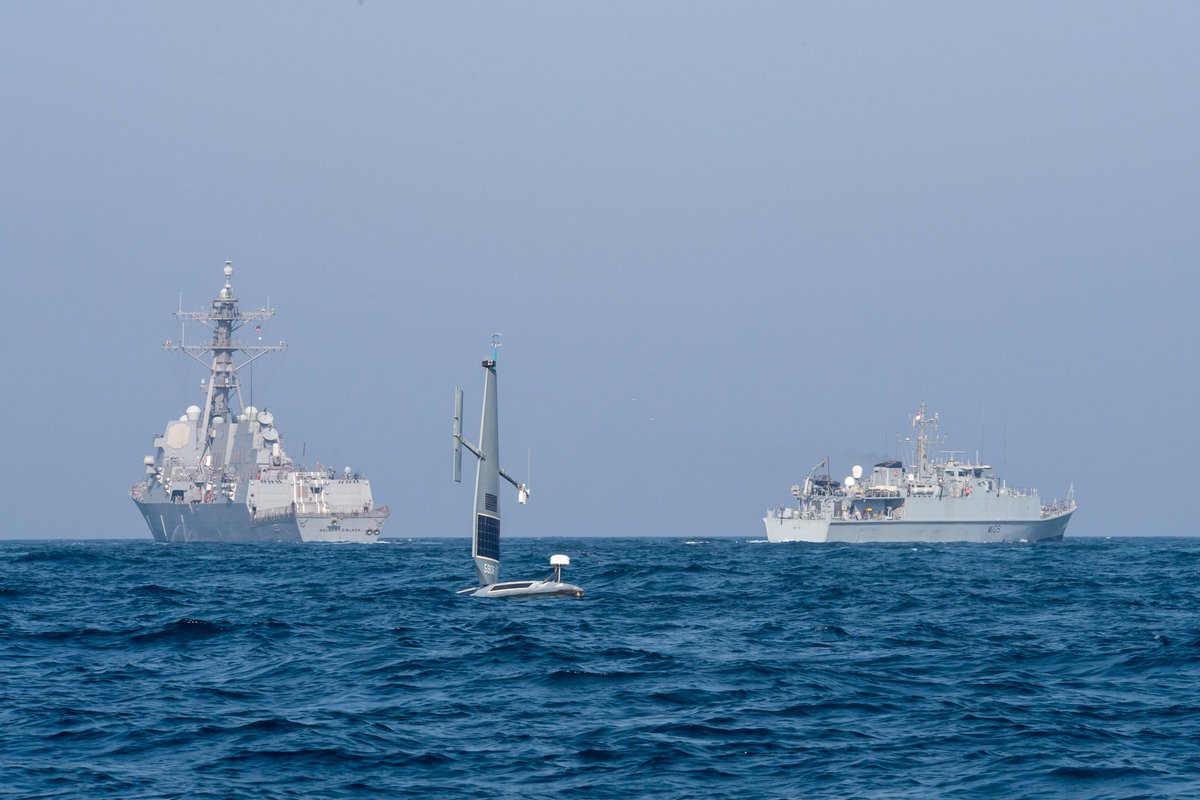 📸: Unmanned surface vessels operate in the Arabian Gulf, Oct 7, providing an enhanced picture of the surrounding seas for crewed ships from the 🇺🇸 and 🇬🇧 during exercise Phantom Scope.