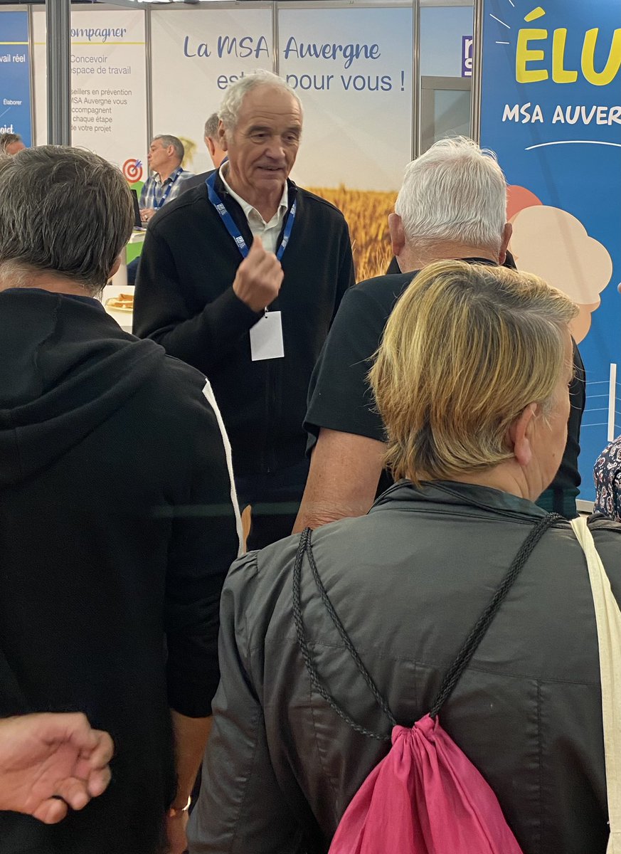 msaAuvergne's tweet photo. Clap de fin en ce dernier jour au @SommetElevage.  #ElusMsaenAction, une belle réussite pour les élus de la @msaAuvergne engagés pour l’alimentation🍏 https://t.co/QqZ6Q8fzRU