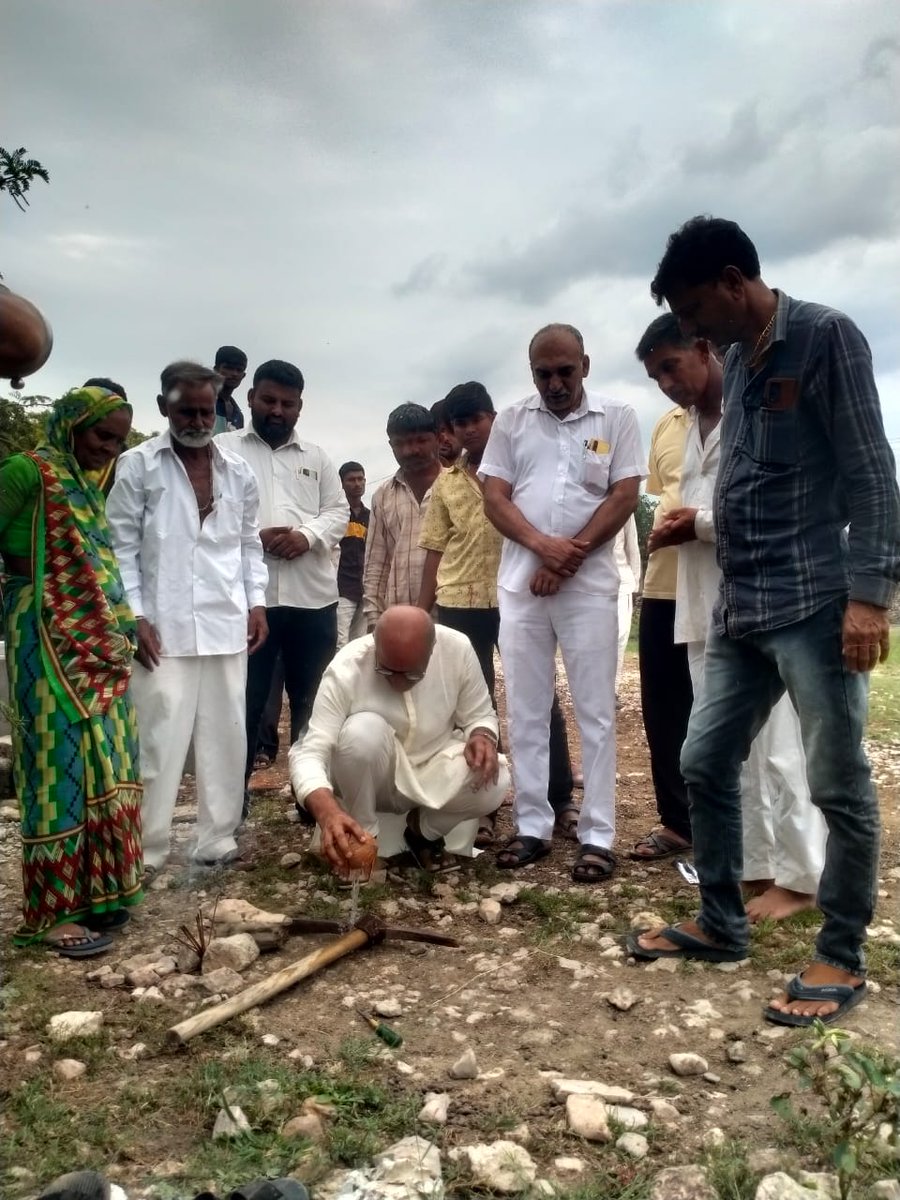 gbkothari's tweet photo. મારા મત વિસ્તાર રાણા - વડવાળાના તુંબળતોળ નેશ ખાતે ઘણાં વર્ષોથી ચાલી રહેલ પાણી ની સમસ્યા નું નિવારણ કરવા માટે ૧૫માં નાણાં પંચ માંથી રૂપિયા ૫ લાખ મંજુર કરાવી બોર, મોટર, પાણીની લાઈન, પંપ હાઉસ અને પાણીની ટાંકીનું ખાત મુહુર્ત કર્યુ. https://t.co/eVDOiS23Rg