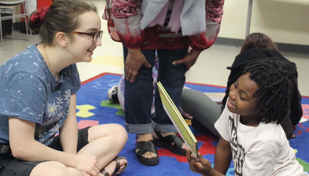 harriscountypl's tweet photo. Ending #LibrariesTransformTX week with exciting news, @HCFOL_TX were awarded the H-E-B Helping Grant to further support our Book Buddies program!
Book Buddies is a free program that brings children and volunteers together to share the joy of reading!
#HEBHelpingHere https://t.co/nMVo1dl1Gm