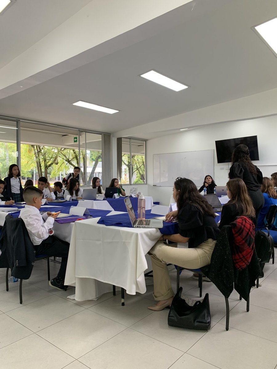 capemun's tweet photo. #UNEP #CAPEMUN Just started the first session of debate https://t.co/lhSptmNddX
