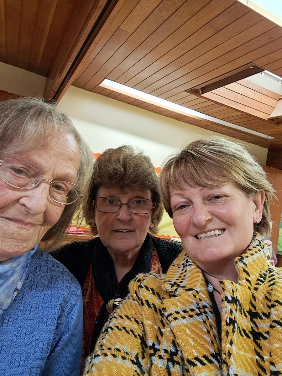 BevNnns's tweet photo. @NnsNorthfield We've been  to Weoley Castle Community Church today and met with the amazing ladies who #volunteer their time at the #lunchclub delicious roast dinner with all the trimmings! 

@NorthfieldPship 

#amazingpeopledoingamazingthings

#Community 

#Over50's https://t.co/wgYkVklc0a
