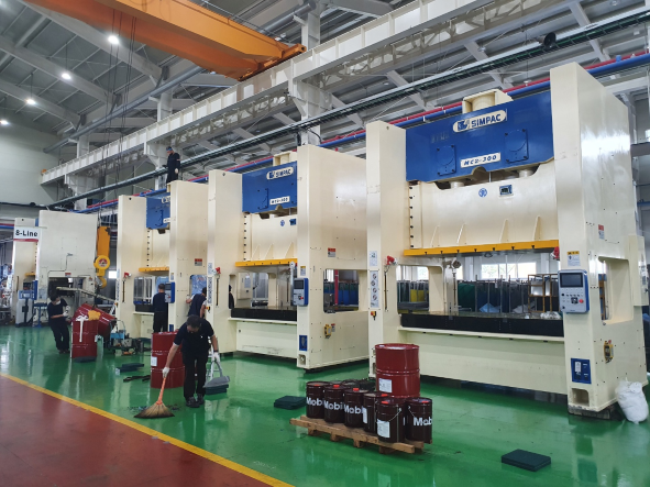 simpacamerica's tweet photo. SIMPAC is proud to announce that over the last two and a half years they have built over 1,000 small to medium size presses specifically for the EV battery space.  Come visit us at APSC next week to learn more. Register for APSC 2022 here: https://t.co/3IX0LjwlfM. https://t.co/O9mSerXEzF