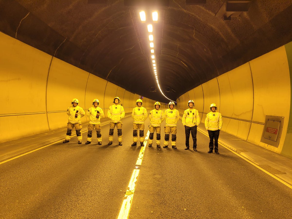 Grayshott07's tweet photo. Last night, during a planned closure of the @HindheadTunnel @HantsIOW_fire firefighters from @grayshott07 and @BordonFire03  
undertook a Site Specific Risk Information Visit along with @SurreyFRS   #OneTeam #AlwaysReady https://t.co/eqI8ViPFtH