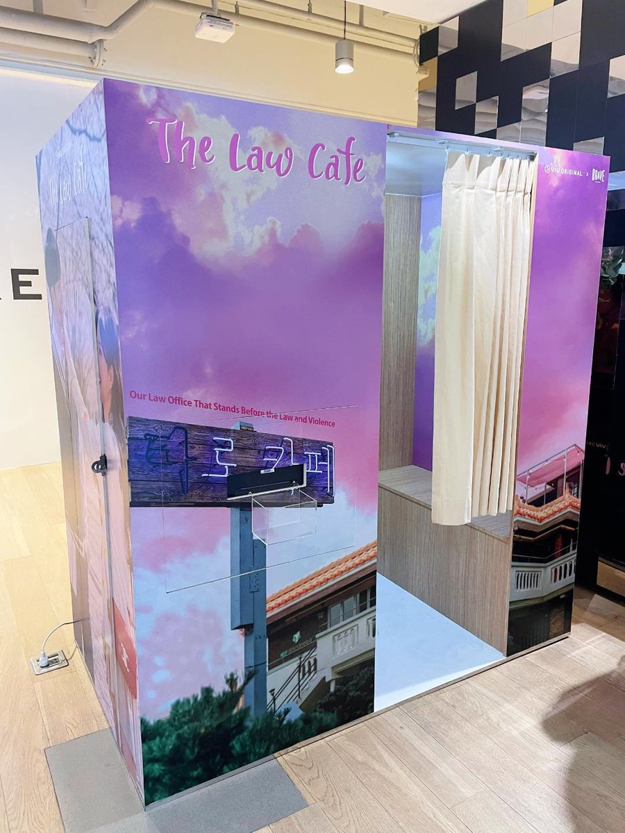 Viu_TH's tweet photo. ภาพบรรยากาศวันแรก #ViuTheLawCafe คาเฟ่ธีมซีรีส์เกาหลี ☕️ แฟนคลับมาร่วมงานคึกคักตั้งแต่เช้า 💕
 
🥤ที่ #BraveRoasters ร้าน ODS #ObjectsofDesireStore ชั้น 3 #SiamDiscovery เวลา 10.00 - 18.00 น.

#Viuอ่านว่าวิว https://t.co/0VRrX6dzEF
