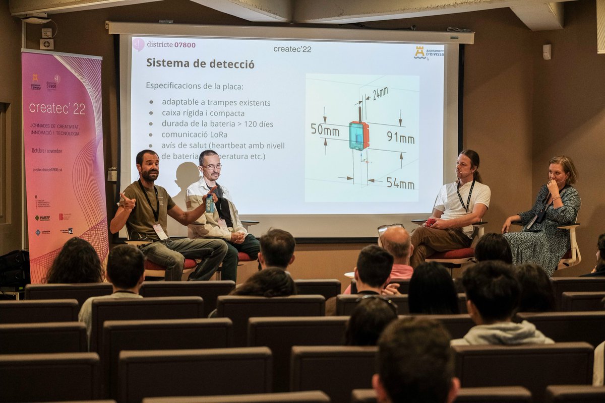 Districte07800's tweet photo. 🦎El Hackathon Createc '22 aconsegueix el disseny de 7 prototips de solucions intel·ligents per a millorar la captura de serps i salvar la sargantana pitiusa.
👏 Enhorabona a tots els participants d'aquesta primera marató tecnològica d'Eivissa.
#hackathoncreatec22
#escoladart https://t.co/ab60XJLWpT