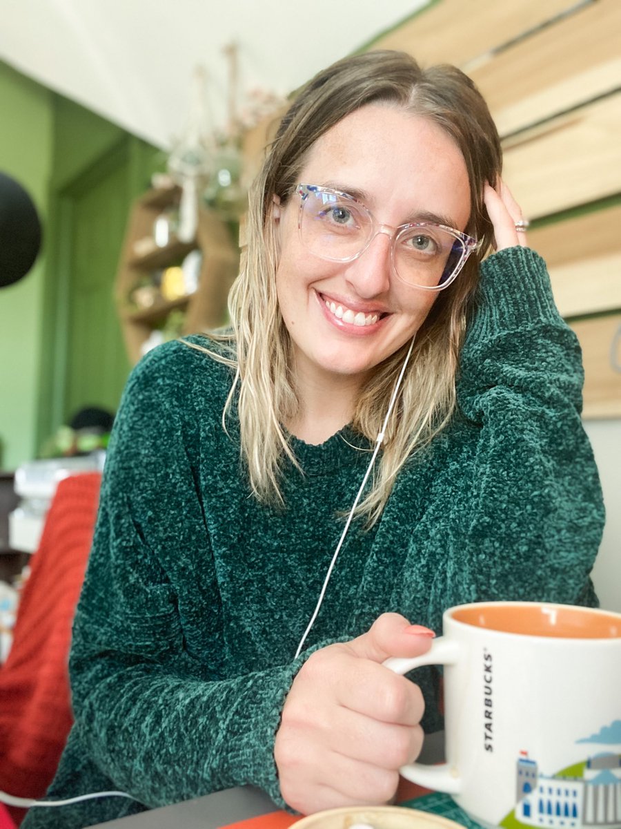Hey_Emilee's tweet photo. live now with crafts &amp; chats, working on some holiday embroidery @ https://t.co/njJOTkcYSN 💕 come say hi https://t.co/H3BueunmSg