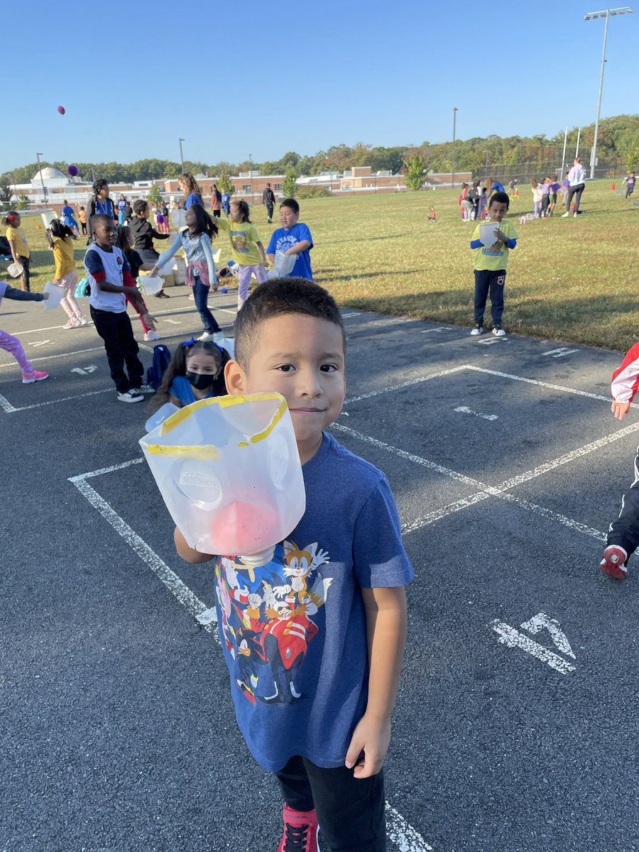 Elisa Alexander (she/her/hers) (@elisateaches) on Twitter photo We’re back! First #fieldday in years. Love seeing all the smiling faces. <a href="/WeyanokeES/">Weyanoke Elementary</a> <a href="/FCPSR2/">FCPS Region 2</a> We’re back! First #fieldday in years. Love seeing all the smiling faces. <a href="/WeyanokeES/">Weyanoke Elementary</a> <a href="/FCPSR2/">FCPS Region 2</a>