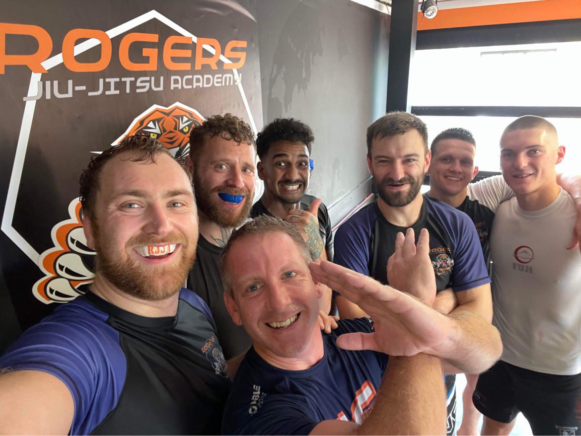 StuJitsu3_16's tweet photo. 10 rounds with this lot was a great start to the day. It sure if humans are supposed to have huge veins in their forehead but I have. π€·ββοΈ
#TeamRJJA #stujitsu #brazilianjiujitsu #degenerationx #twowordsforya https://t.co/M0AzwqIEQk