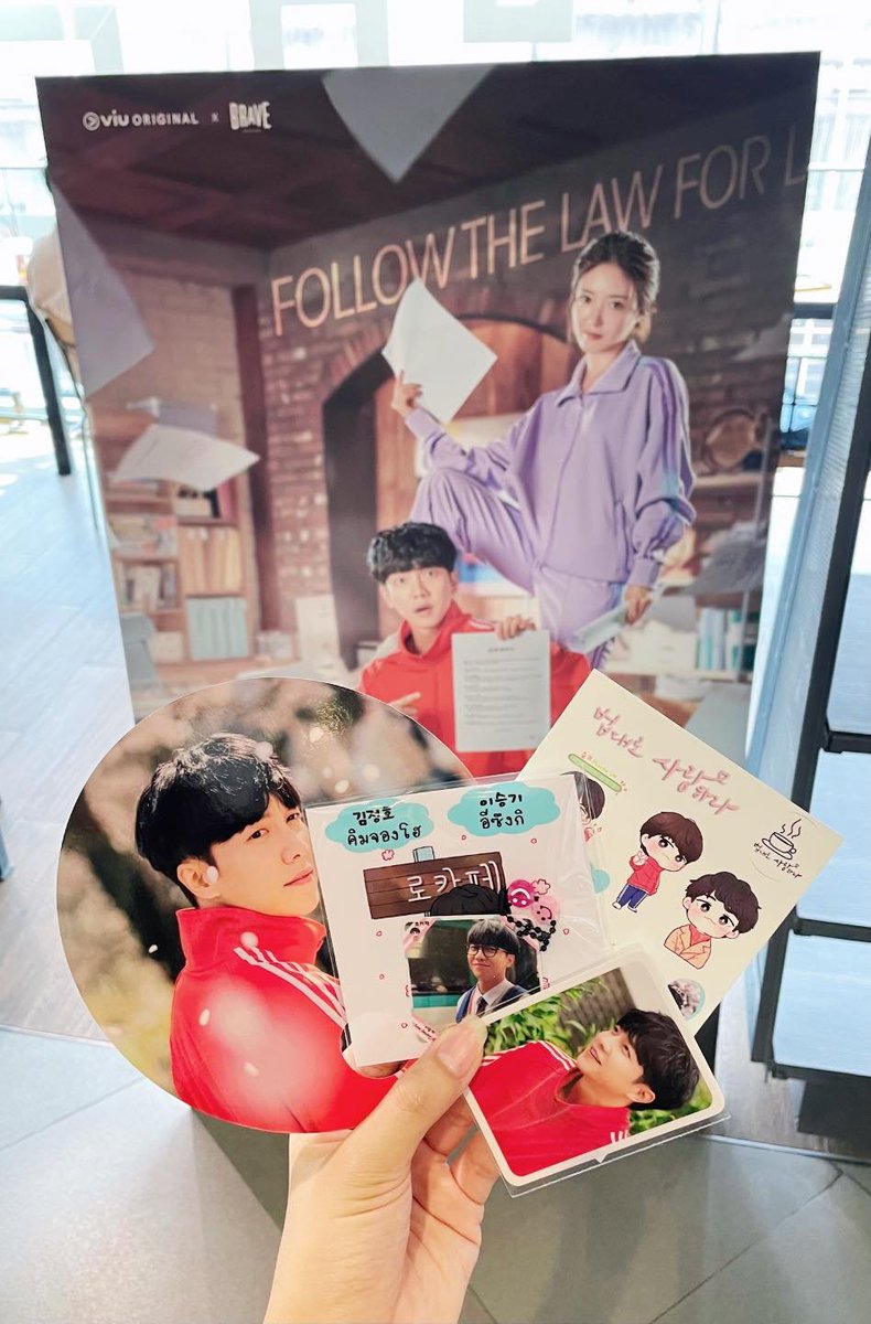 Viu_TH's tweet photo. ภาพบรรยากาศวันแรก #ViuTheLawCafe คาเฟ่ธีมซีรีส์เกาหลี ☕️ แฟนคลับมาร่วมงานคึกคักตั้งแต่เช้า 💕
 
🥤ที่ #BraveRoasters ร้าน ODS #ObjectsofDesireStore ชั้น 3 #SiamDiscovery เวลา 10.00 - 18.00 น.

#Viuอ่านว่าวิว https://t.co/0VRrX6dzEF