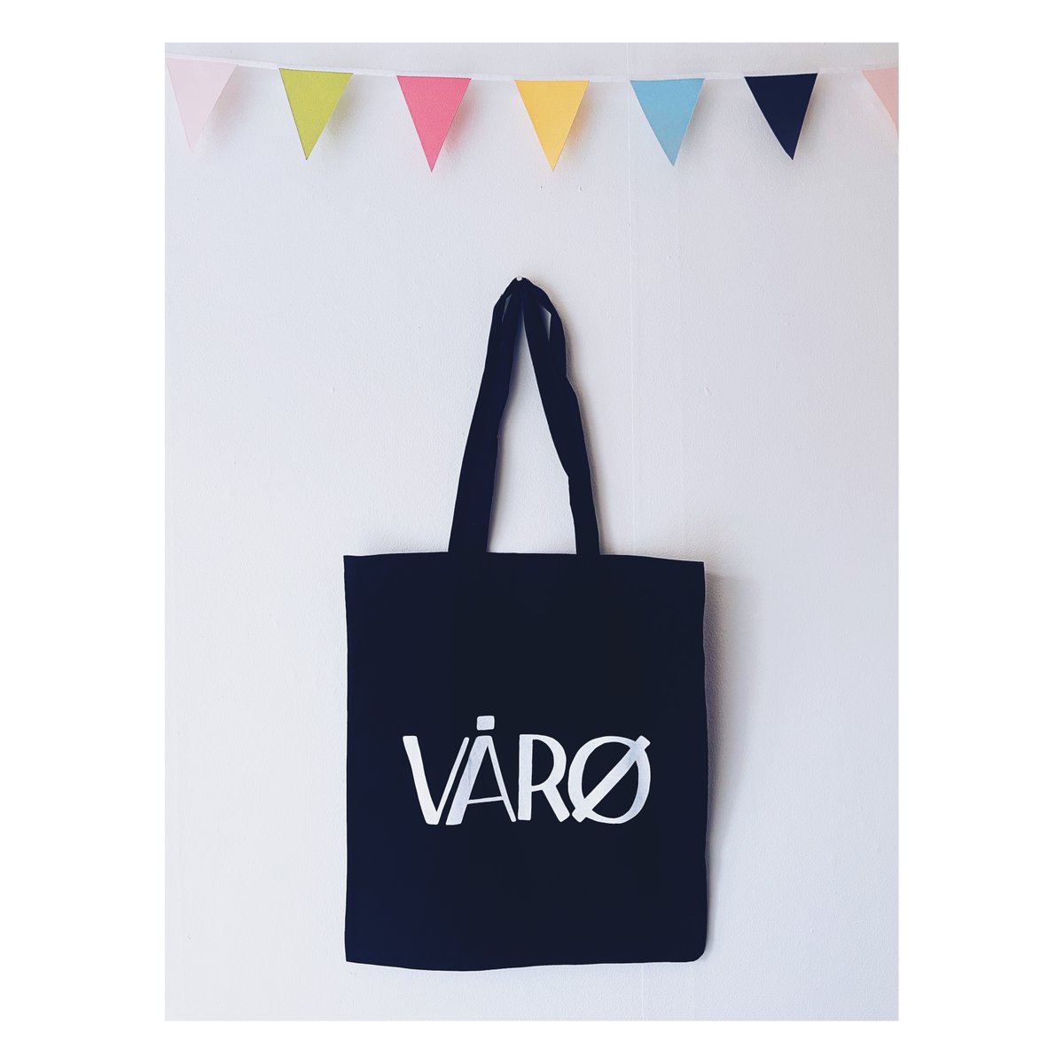 varorecords's tweet photo. We have some new VÅRØ tote bags up for sale! It will be yours for the friendly price of 50kr, or 5 euros. 

More info at 🍁https://t.co/MCzuZuMDSa 🍁 https://t.co/Gg5GLeSzgz