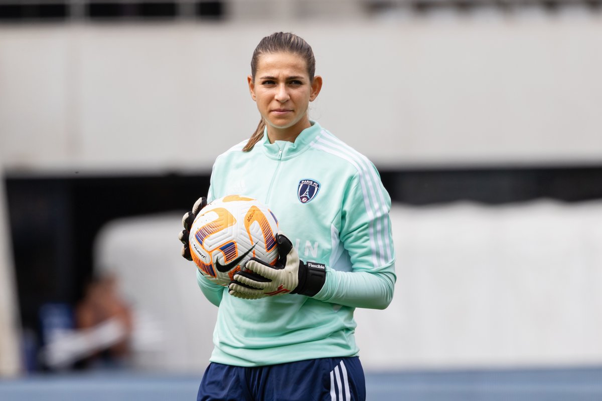 PFC_feminines's tweet photo. 🎂 𝑱𝒐𝒚𝒆𝒖𝒙 𝒂𝒏𝒏𝒊𝒗𝒆𝒓𝒔𝒂𝒊𝒓𝒆 𝑪𝒂𝒎𝒊𝒍𝒍𝒆 😁

Notre gardienne de but fête ses 24 ans aujourd'hui !

🔵⚪ #TeamPFC https://t.co/XCvKWPXcbv