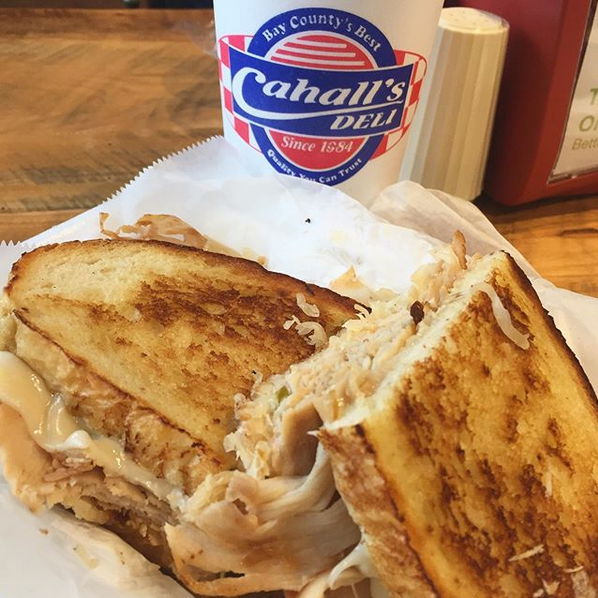 CahallsDeliPC's tweet photo. Cahall’s own recipe! Thinly sliced turkey with sauerkraut, Swiss cheese, and 1000 Island dressing. Served on grilled rye for true perfection. #TurkeyReuben #CahallsDeli https://t.co/QJt6Z5g4Po