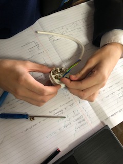 HayesbrookSch's tweet photo. Year 10 Triple Science class learned how to wire a plug last week! 👍🔌
#TripleScience #HayesbrookAcademy https://t.co/Qhilep635x