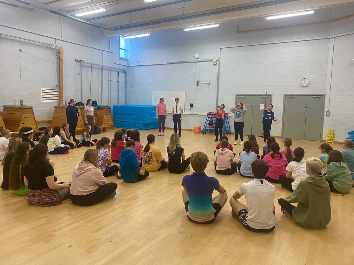 DramaOlwg's tweet photo. Archebwch eich tocynnau! Dyma gipolwg o’r ymarfer ddoe 🎉

@CelfyddydauYGO https://t.co/dBQhtXnBWn